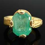 Handcrafted 750 yellow gold ring with large emeral… - photo 3