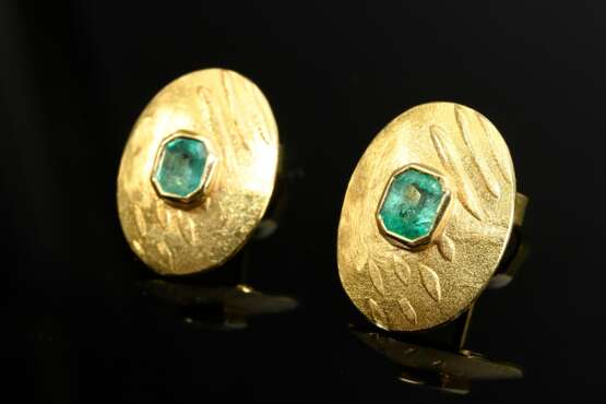 Pair of handmade 750 yellow gold stud earrings wit… - фото 1