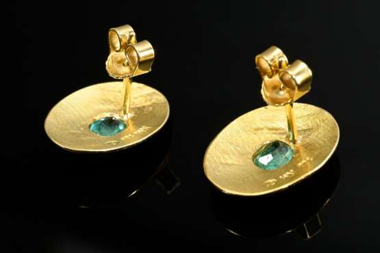 Pair of handmade 750 yellow gold stud earrings wit… - фото 2
