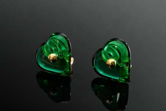 Pair of Baccarat ‘Coeur’ ear clips in green crysta… - фото 2 Pair of Baccarat ‘Coeur’ ear clips in green crysta… - фото 2
