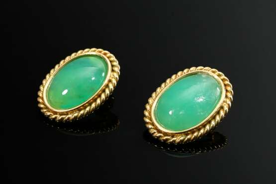 Pair of oval 750 yellow gold ear clips with chryso… - фото 1 Pair of oval 750 yellow gold ear clips with chryso… - фото 1