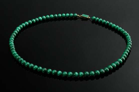 Long malachite bead necklace with yellow gold 750 … - photo 2 Long malachite bead necklace with yellow gold 750 … - photo 2