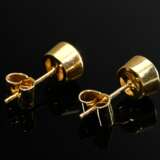 Pair of classic 750 yellow gold stud earrings with… - photo 2