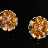Pair of rose gold 585 flower stud earrings with br… - photo 2