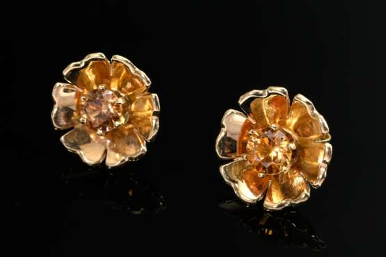 Pair of rose gold 585 flower stud earrings with br… - photo 2