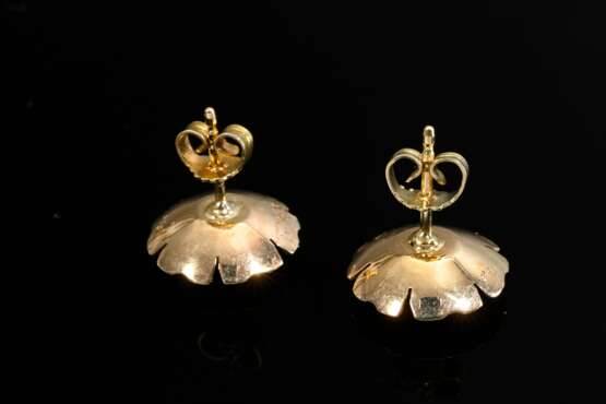 Pair of rose gold 585 flower stud earrings with br… - photo 1