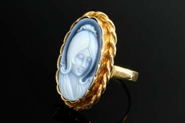 750 yellow gold ring with modern layered agate cam…