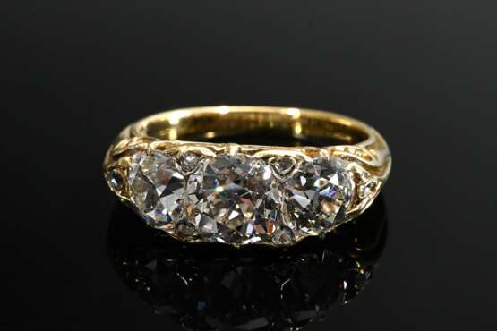 750 yellow gold band ring with 3 old-cut diamonds … - photo 3 750 yellow gold band ring with 3 old-cut diamonds … - photo 3
