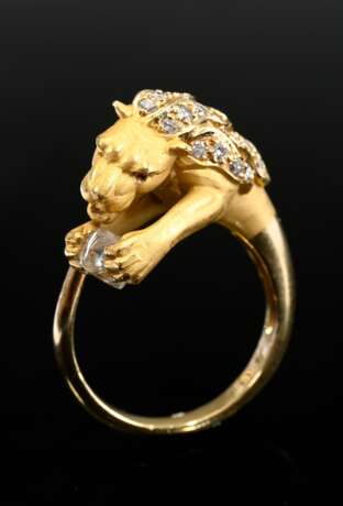 750 yellow gold lion ring with matt and polished f… - фото 1 750 yellow gold lion ring with matt and polished f… - фото 1