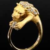 750 yellow gold lion ring with matt and polished f… - фото 1