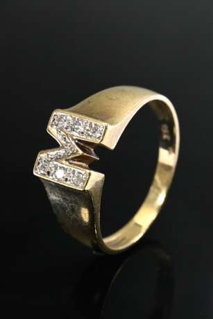 Small yellow gold 333 ring ‘M’ with octagonal diam… - фото 1 Small yellow gold 333 ring ‘M’ with octagonal diam… - фото 1