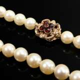 Cultured pearl choker on floral Biedermeier rose g… - фото 2