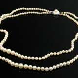 Doppelreihige verlaufende Zuchtperlenkette an Gelb… - Foto 1