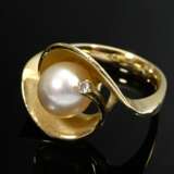 Modern twisted 585 yellow gold ring with cultured … - photo 2