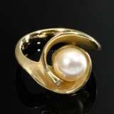 Modern twisted 585 yellow gold ring with cultured … - photo 3