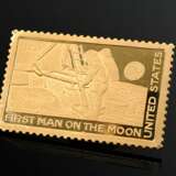 Yellow gold 917 stamp plaque commemorating the moo… - фото 1