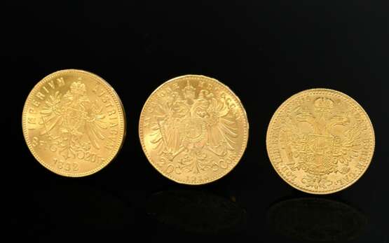 3 yellow gold coins, Austria: Yellow gold 900 coin… - photo 2
