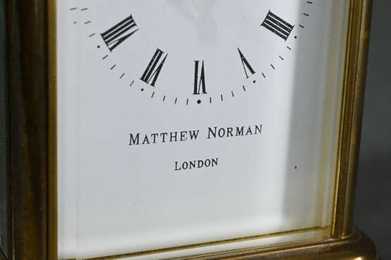 English travel clock in brass case with glass on a… - фото 4 English travel clock in brass case with glass on a… - фото 4