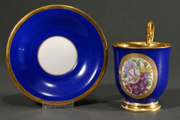 KPM bell-shaped cup/saucer with swan neck handle, …