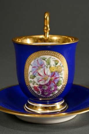 KPM bell-shaped cup/saucer with swan neck handle, … - photo 2