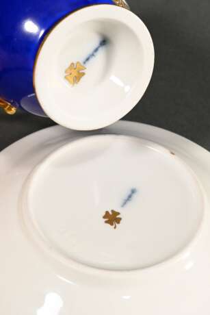 KPM bell-shaped cup/saucer with swan neck handle, … - photo 4