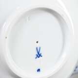 6 Meissen egg cups ‘onion pattern’ with underglaze… - photo 3
