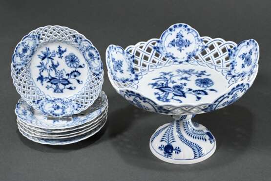 7 Pieces of Meissen ‘onion pattern’ with underglaz… - фото 1