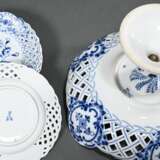 7 Pieces of Meissen ‘onion pattern’ with underglaz… - фото 3