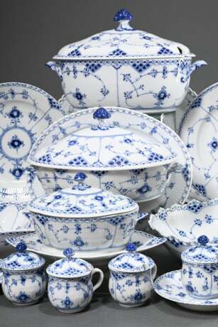 43 Pieces Royal Copenhagen ‘Musselmalet Blue flute… - photo 2