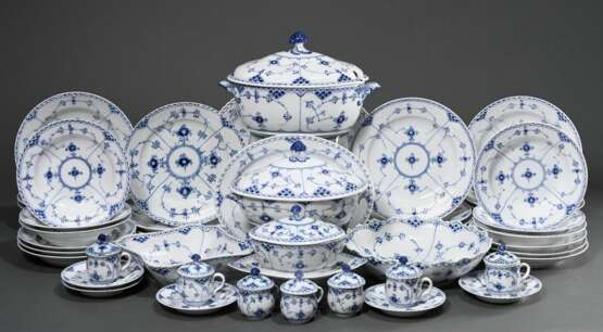 43 Pieces Royal Copenhagen ‘Musselmalet Blue flute… - photo 3