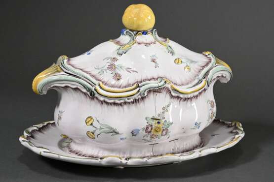 Large Rörstrand faience lidded tureen with rococo-… - фото 1