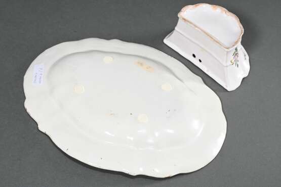 2 Various pieces of faience in Rococo style, consi… - фото 3