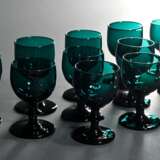 13 Grüne Biedermeier Gläser mit halbrunder Kuppa ü… - Foto 1