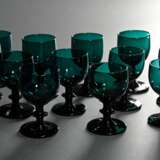 13 Grüne Biedermeier Gläser mit halbrunder Kuppa ü… - Foto 2