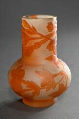 Kleine Gallé Vase "Fuchsien" mit orangefarbenem Üb…