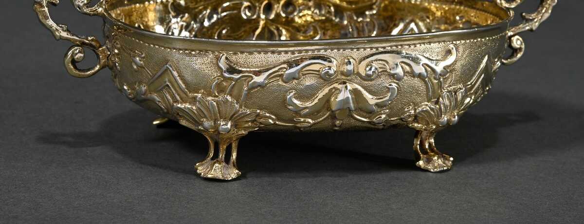 Museum-quality Lübeck brandy bowl with embossed le…