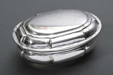 Oval lid box in Baroque style with curved sides an…