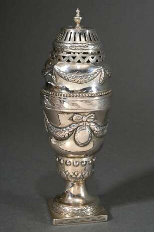 Classical sugar sprinkler in vase form with emboss… - photo 1 Classical sugar sprinkler in vase form with emboss… - photo 1