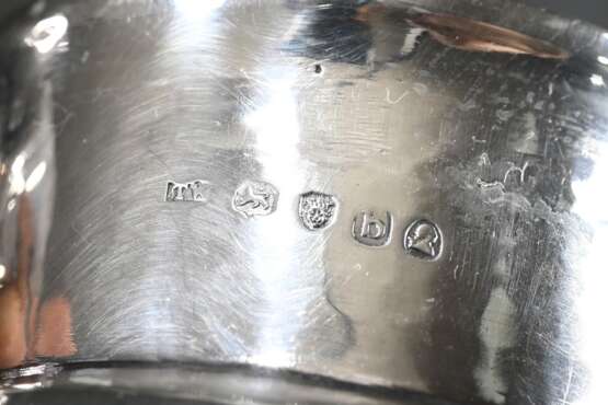 English milk jug with curved fluted pattern on sph… - photo 2 English milk jug with curved fluted pattern on sph… - photo 2