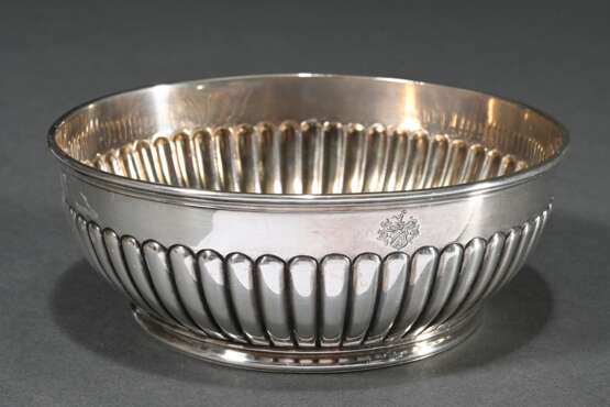 Round bowl with fluted decoration and engraved fam… - photo 1