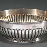 Round bowl with fluted decoration and engraved fam… - photo 1