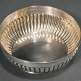 Round bowl with fluted decoration and engraved fam… - photo 2