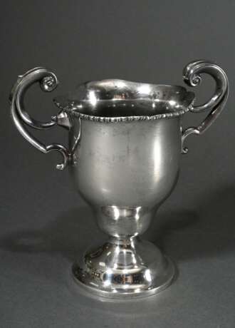 English cup in simple style with rolled acanthus l… - фото 1