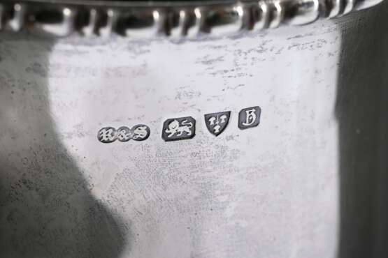 English cup in simple style with rolled acanthus l… - фото 4