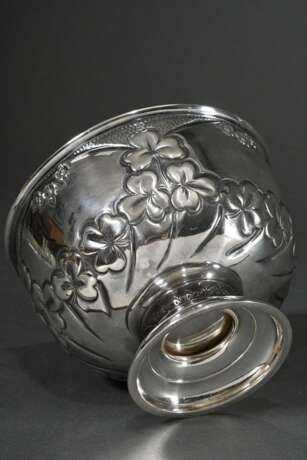 English footed bowl with embossed cloverleaf decor… - photo 2