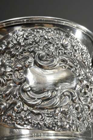 English cup with floral and rocaille ornaments and… - photo 4 English cup with floral and rocaille ornaments and… - photo 4