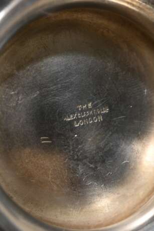 English cup with floral and rocaille ornaments and… - photo 6 English cup with floral and rocaille ornaments and… - photo 6