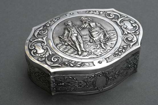 Large lid box in curved shape with embossed motif … - photo 1