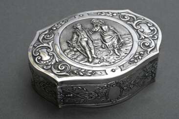 Large lid box in curved shape with embossed motif …