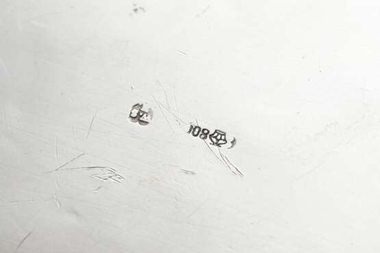 Large lid box in curved shape with embossed motif … - photo 3